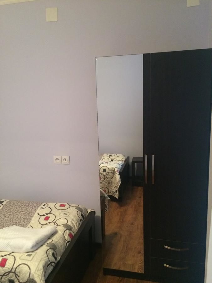 Отель Guesthouse Dror Местиа